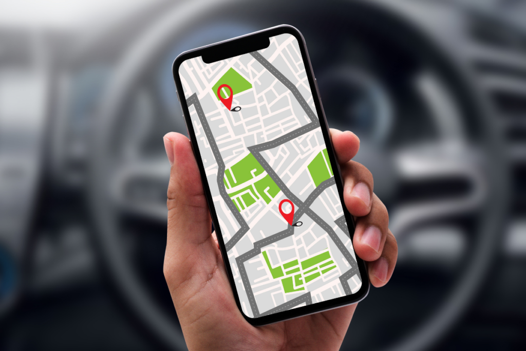 GPS-skærm med optimeret ruteplan for at minimere brændstofforbrug.