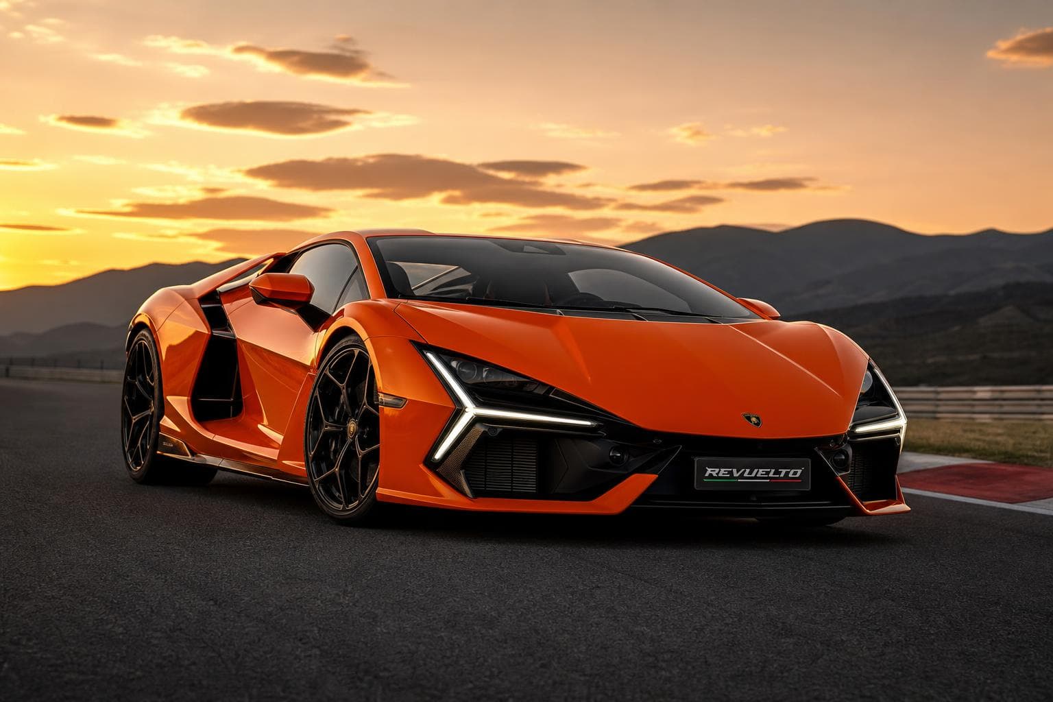Lamborghini Revuelto 2026: V12 Hybrid med 1.015 hk – Guide & Pris