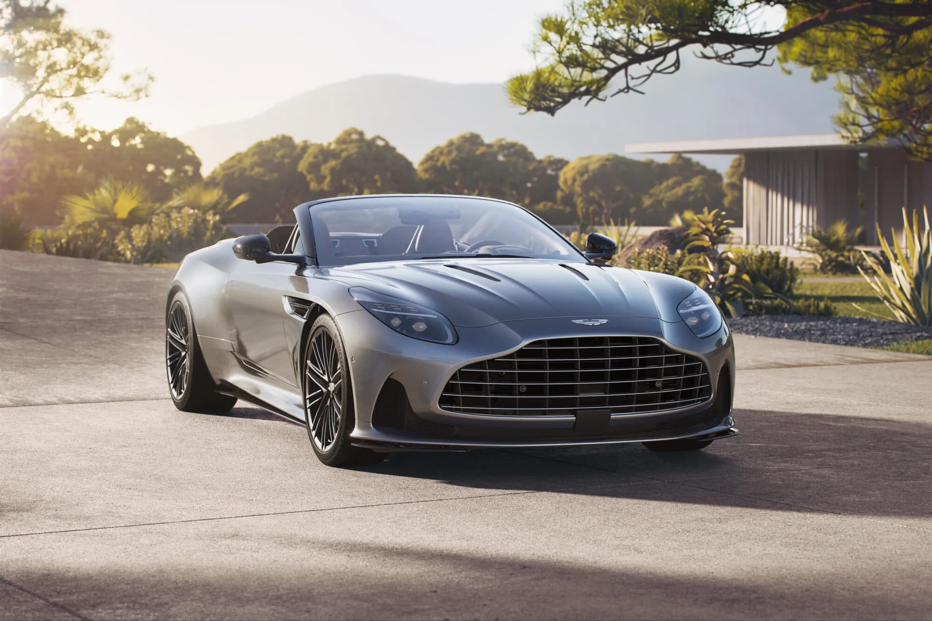 Aston Martin DB12 Volante 2026