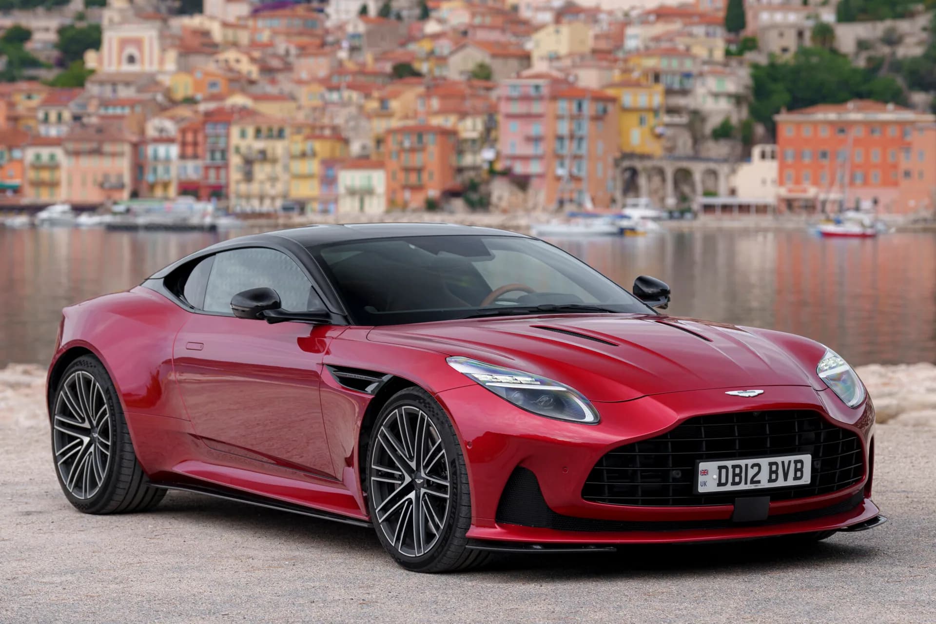 Aston Martin DB12 2025
