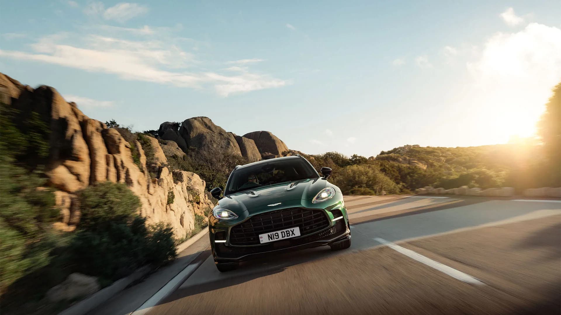 Aston Martin DBX707