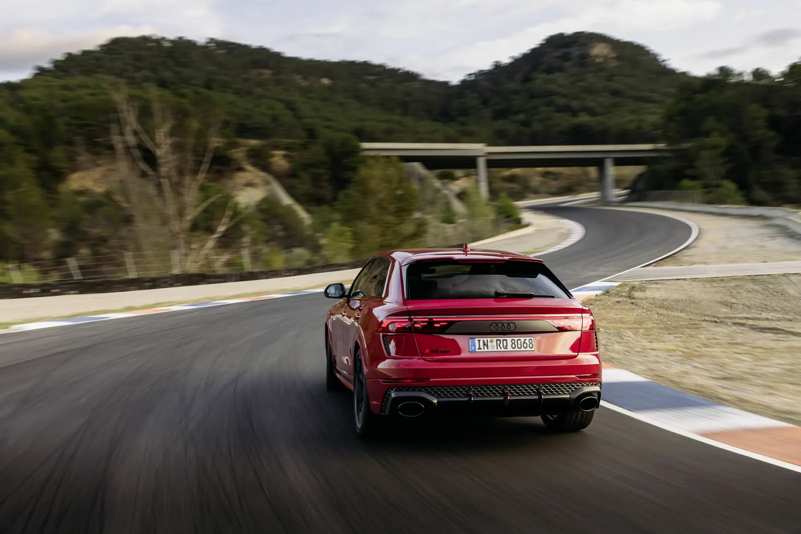 Performance Image Audi RS Q8 performance 2026: pris, specs og data | Bil-Portalen