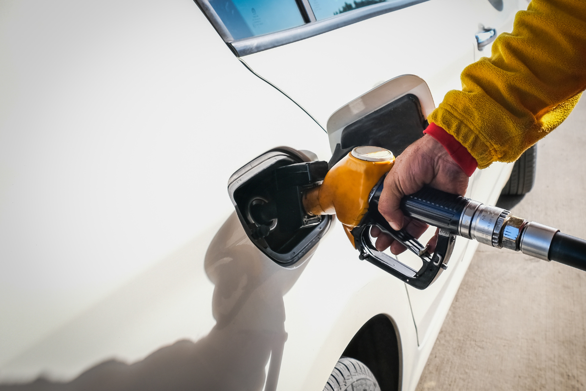 Sådan sparer du penge på brændstof i 2025 – De bedste tips og tricks